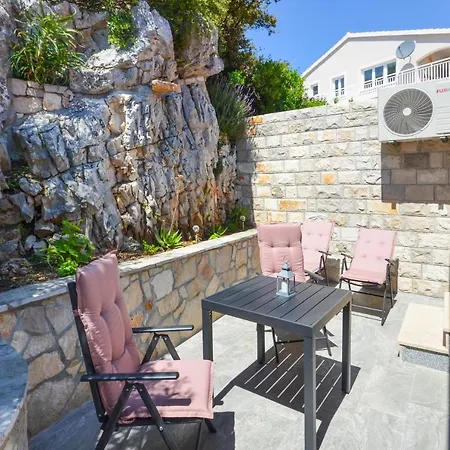 펜션 Seaside House For Families With Children Zavalatica, Korcula - 19045 *