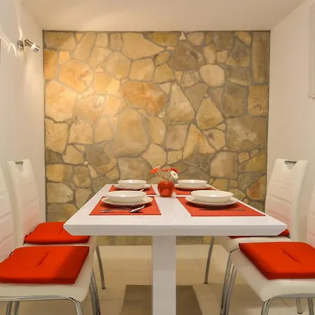 Seaside House For Families With Children Zavalatica, Korcula - 19045 別荘