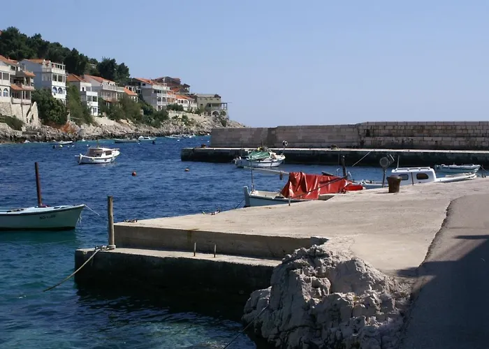 펜션 Seaside House For Families With Children Zavalatica, Korcula - 19045 *