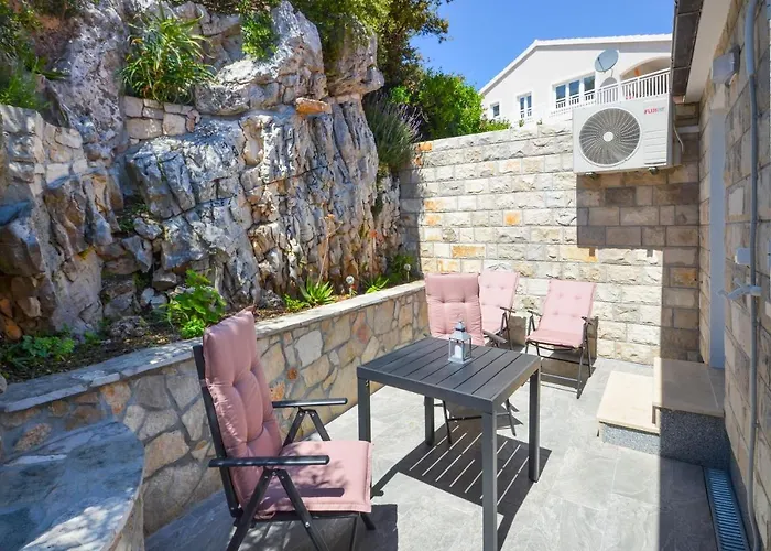 펜션 Seaside House For Families With Children Zavalatica, Korcula - 19045 *