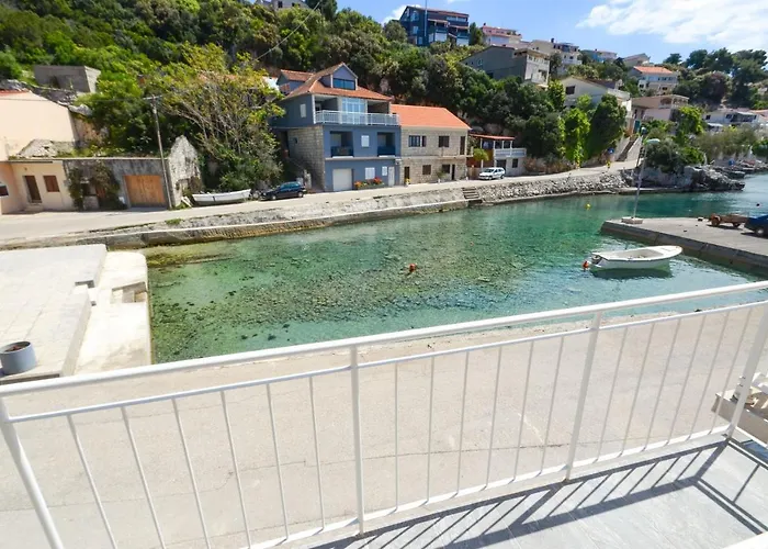 펜션 Seaside House For Families With Children Zavalatica, Korcula - 19045 Čara